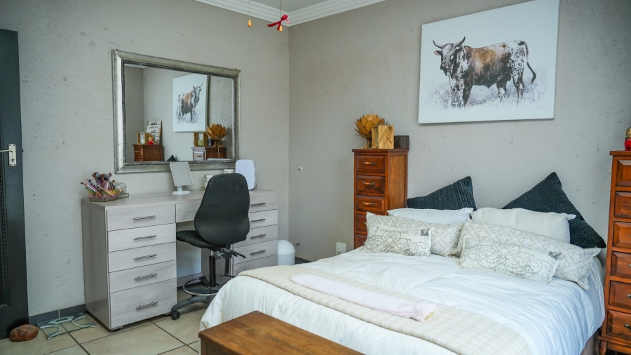 5 Bedroom Property for Sale in Flamwood North West